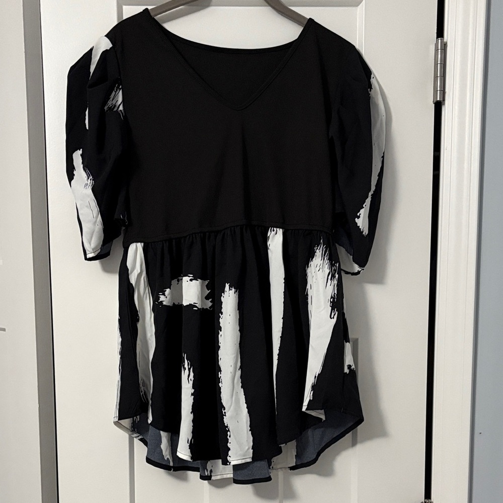 Salant black and white top size: XL
